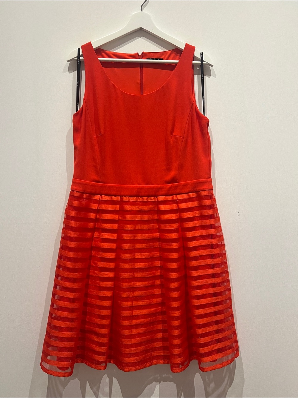 Vera Mont Red Sleeveless Party Dress